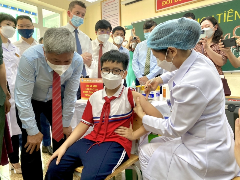 Dịch COVID-19 được kiểm soát tốt, có cần tiêm vaccine mũi 4? (20/6/2022)